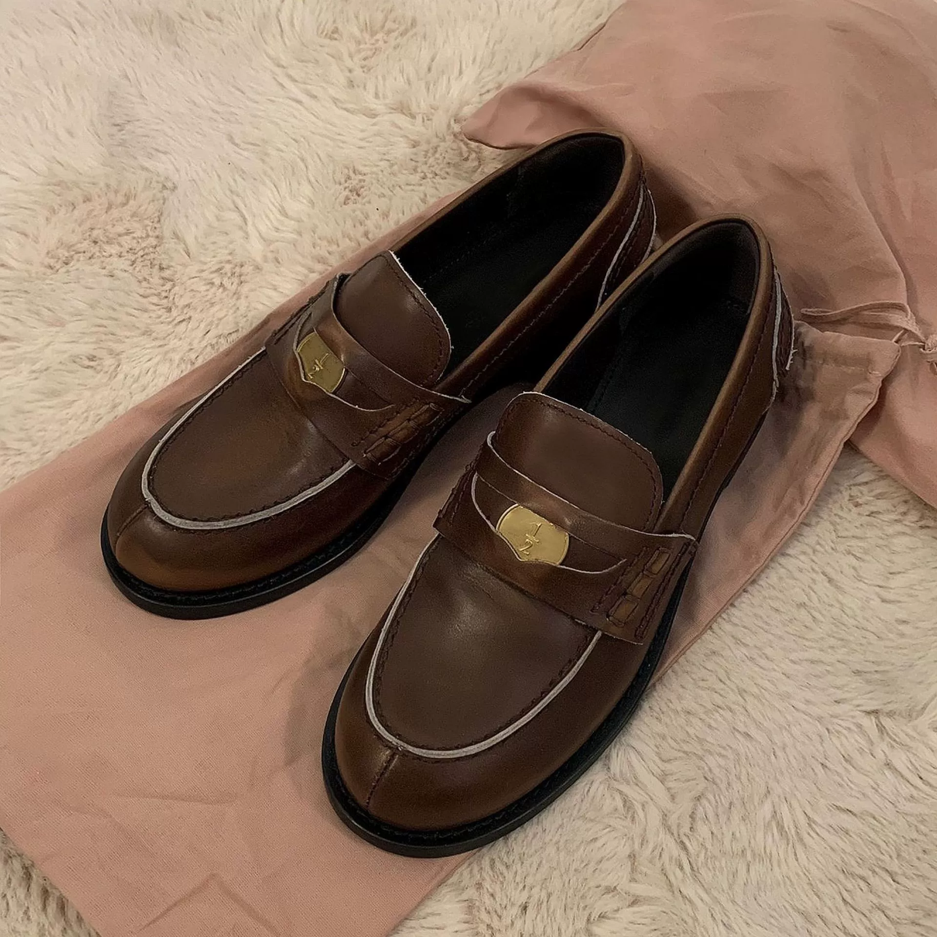 Коровья кожа версия ~ Маленькая золотая пряжка из натуральной кожи один педаль Lefu обувь женская весенняя полировка старая обувь с толстым дном