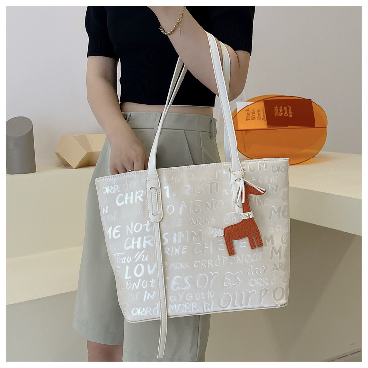 Wholesale Retro Letter Graffiti Large Capacity Shoulder Tote Bag Nihaojewelry display picture 36