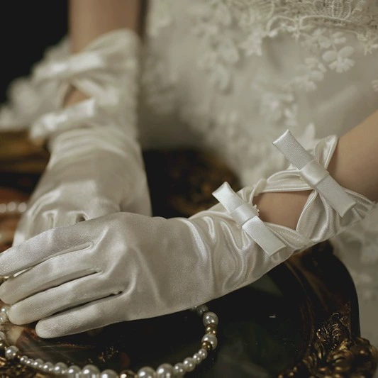 Перчатки Свадебные невесты Xiuhe Свадебная пряжа красный Xiuhe одежда Кружева Белый Винтаж атлас Короткие китайские оптом