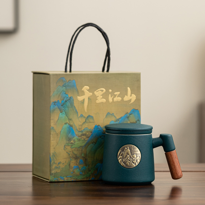 Taza de cerámica en relieve medalla de bronce con tapa caja de regalo taza de café taza de agua empresa regalo de mano tallado logotipo