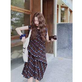 特大码300斤胖MM时髦别致抽褶设计感连衣裙女夏小众不撞款无袖裙