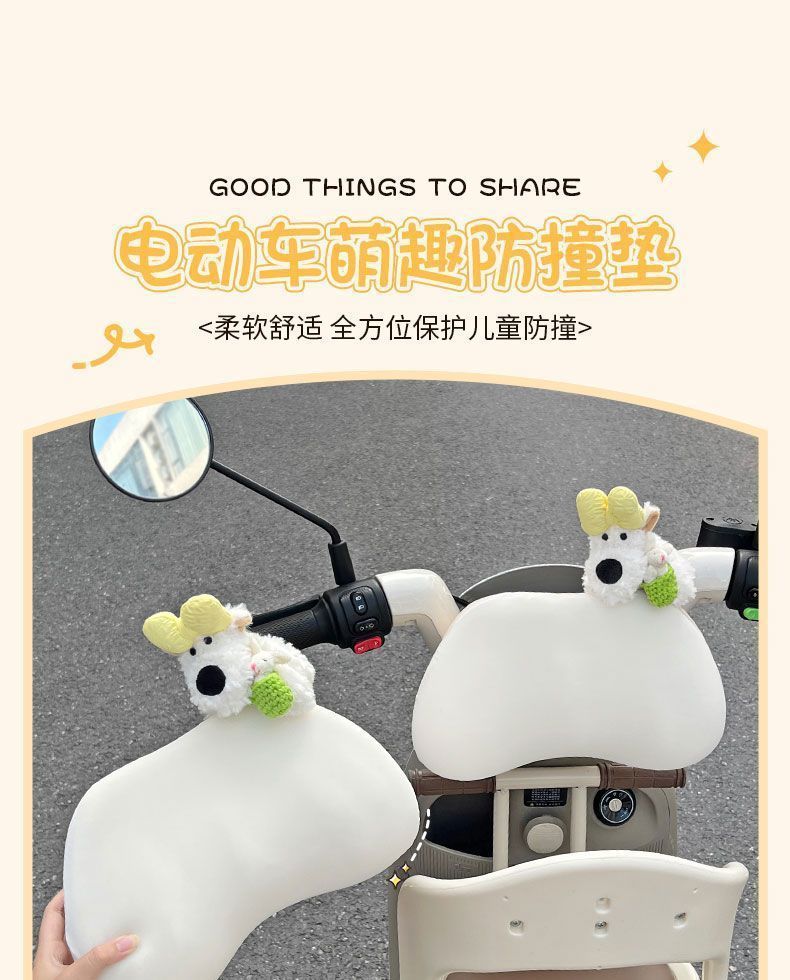Electric scooter head protection pad, a creative and practical solution to prevent bumps and collisions for children during rides; includes a soft headrest and a rear waist support cushion