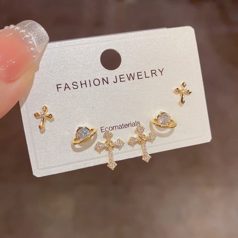Pendientes cortos con microincrustaciones de circonita para cabello corto, estilo coreano y japonés, modernos y versátiles, juego de tres piezas de pendientes sencillos para mujer.