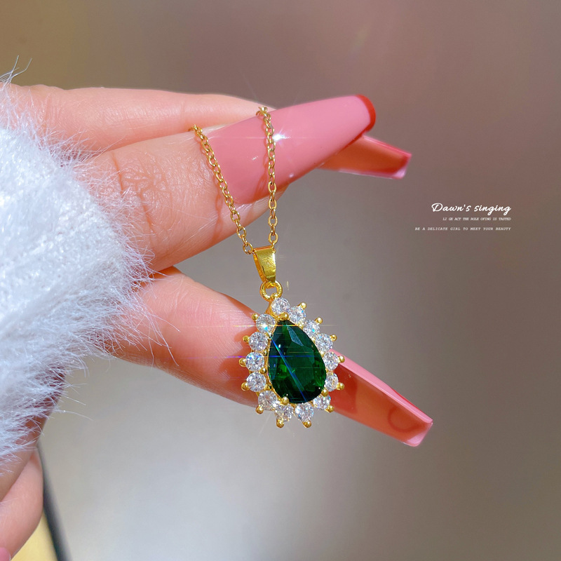 [Titanium Steel] Full Diamond Green Temperament Micro Diamond Necklace Women's Transport Beads ins Mesh Red Collar Chain_voghion.com