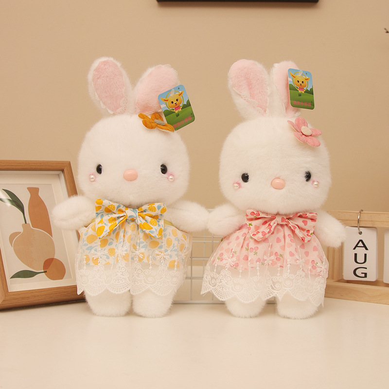 Yan venta al por mayor de 8 pulgadas máquina de garras muñeca de peluche boutique máquina de agarre muñeca boda regalo muñeca de oso