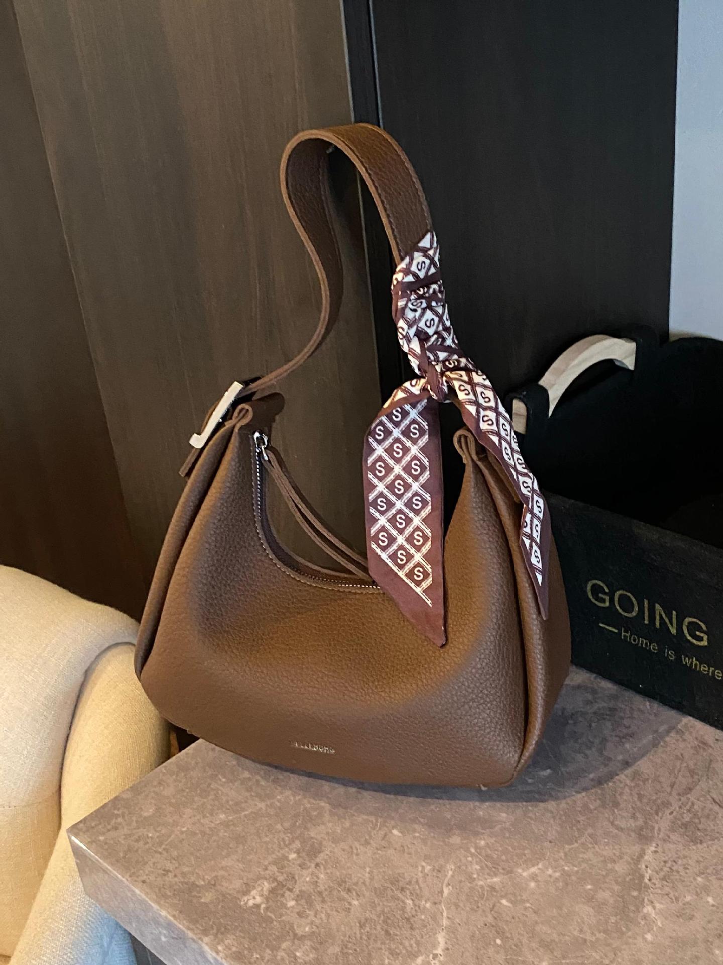 Bolso de axila coreano transfronterizo para mujer 2025 nuevo bolso de viaje simple casual de todo fósforo bolso de hombro de todo fósforo de alta gama