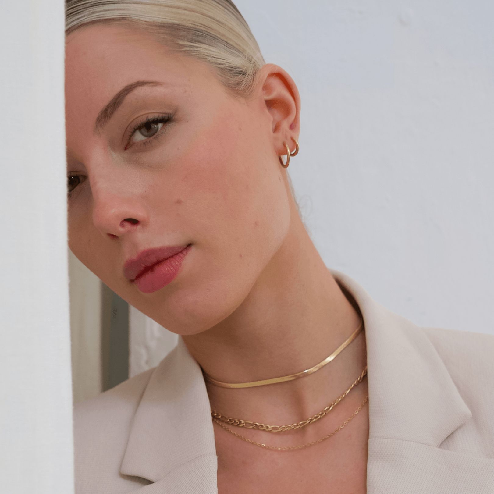 Ventas transfronterizas de moda simple de orejas de acero de titanio 18k de oro no se desvanece orejas joyas de orejas de acero inoxidable para mujeres