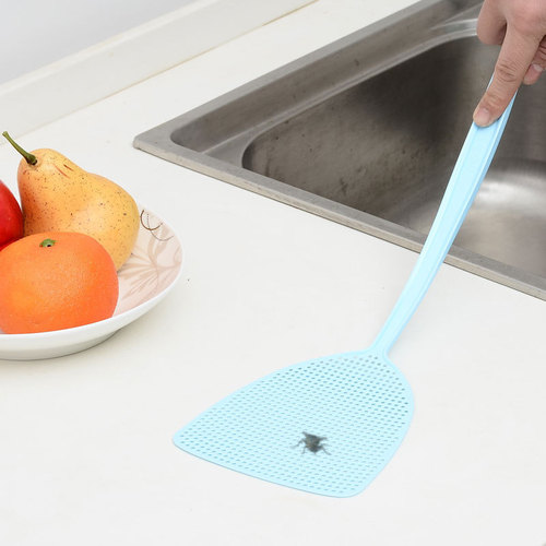 Plastic fly swatter thickened household artifact cooked glue not bad manual summer creative cute mosquito swatting long handle