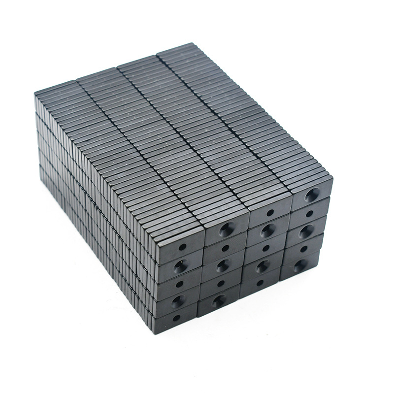 Fabricante de imán epoxi al por mayor cuadrado redondo con agujeros perforados epoxi negro magnetismo