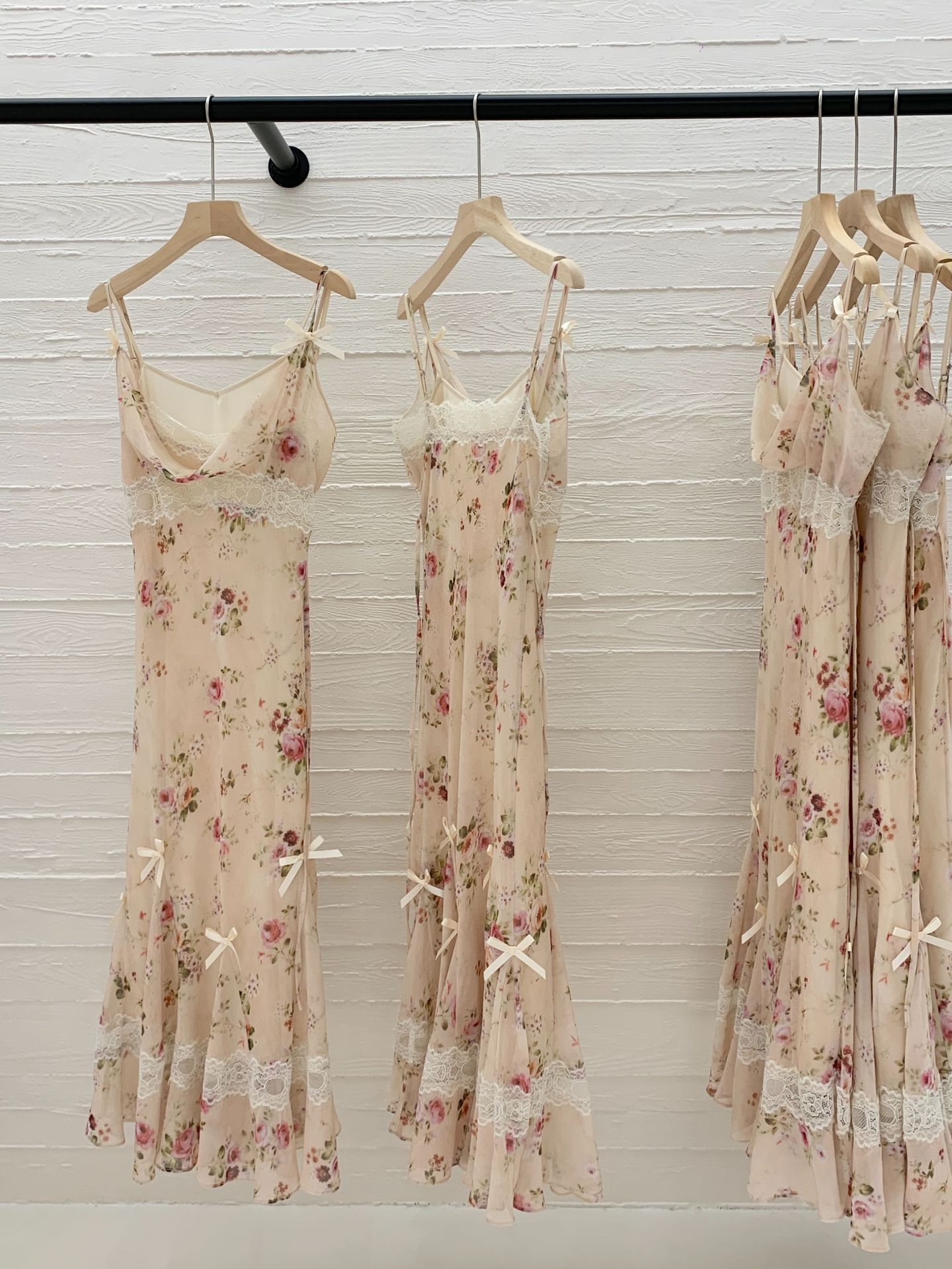 GraceChic Disponibile Estate 2025 Nuovo Vestito Coreano Dongdaemun in Pizzo Francese Floreale con Spalline e Fiocco da Donna_voghion.com