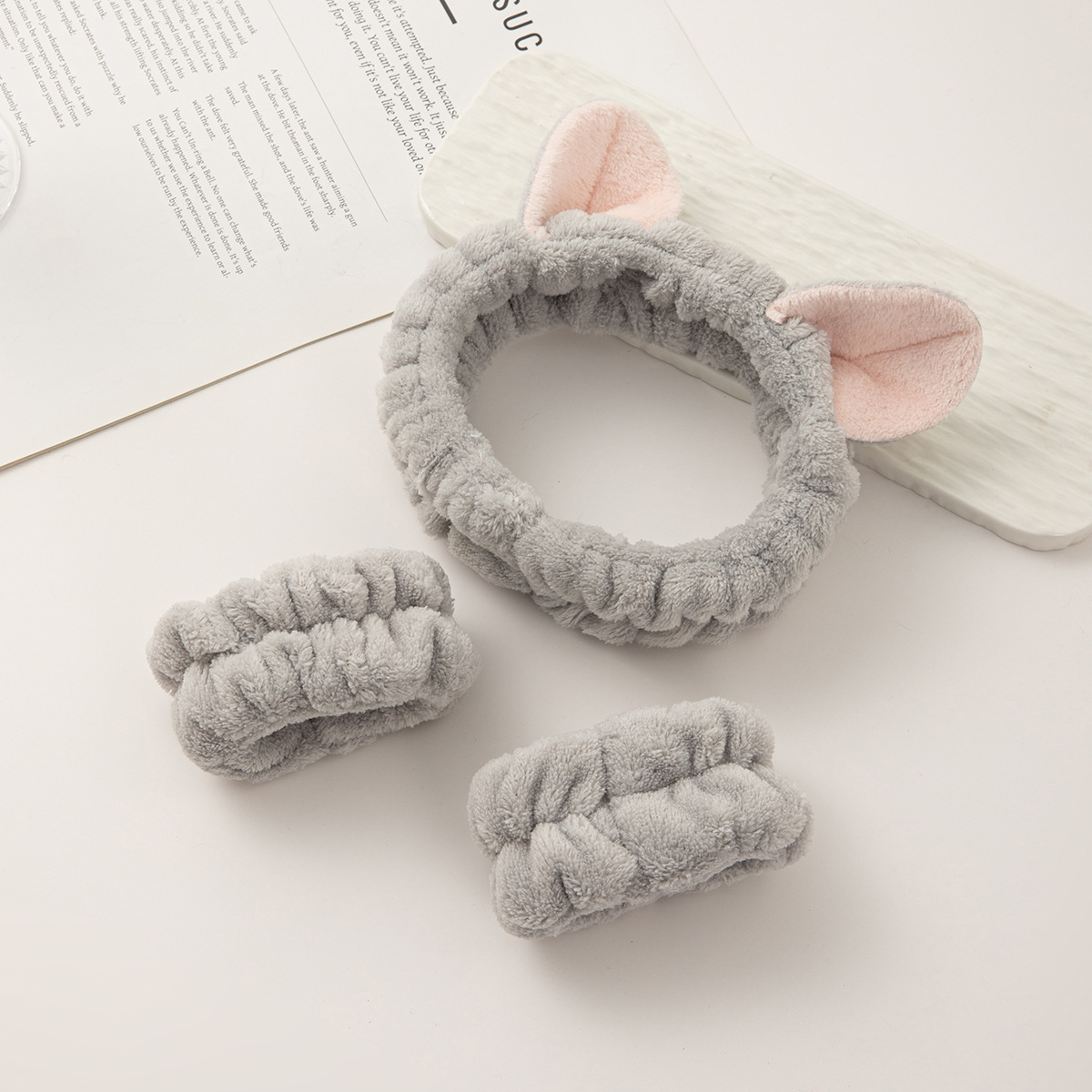 Otoño y invierno nuevo super lindos dibujos animados animal correa de cabello conjunto de correa de muñeca a prueba de humedad presión protector de cabello de muñeca lavado de la cara accesorios de cabello al por mayor