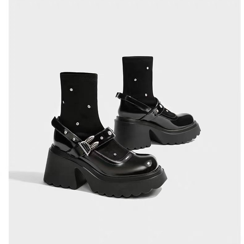 弹力瘦瘦靴女小众甜酷辣妹袜子靴兔子扣饰铆钉小个子增高厚底短靴