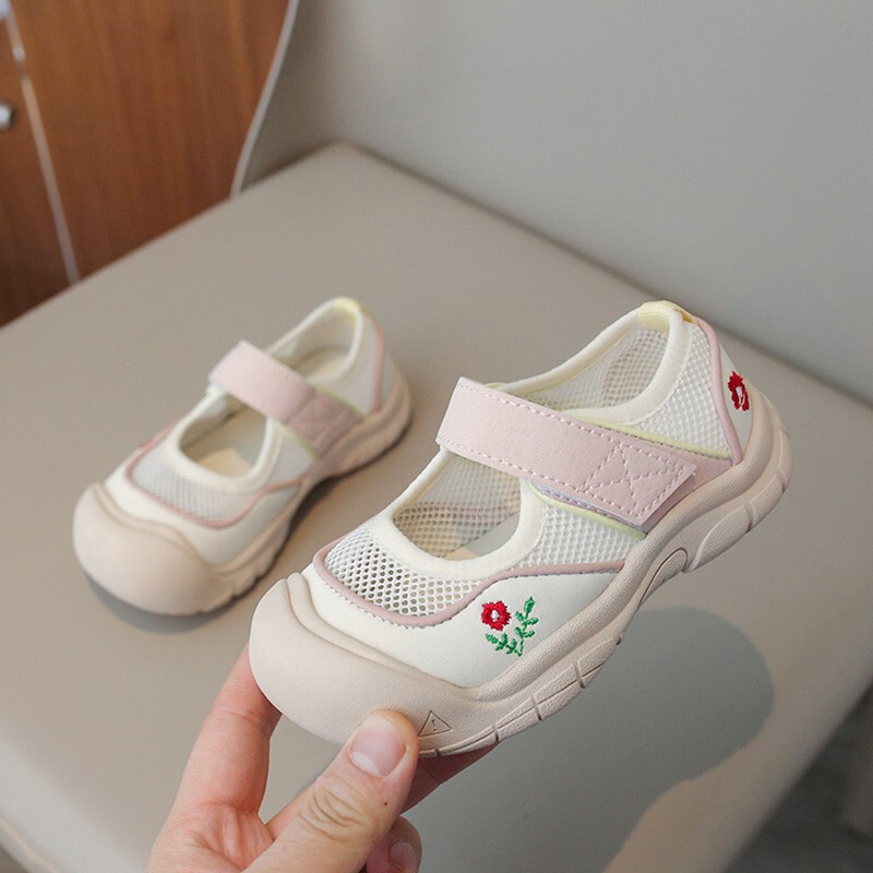 女の子の運動靴2025年の春夏の新型の子供のレジャーネットの靴の通気性の柔らかい底の子供のファッションの子供の靴|undefined