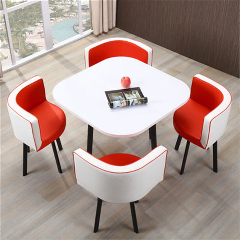 스퀘어 화이트 내부 빨간색 가죽 의자