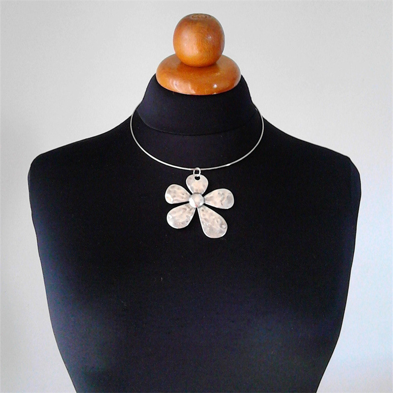 Chinoiserie Flower Alloy Women's Choker display picture 2