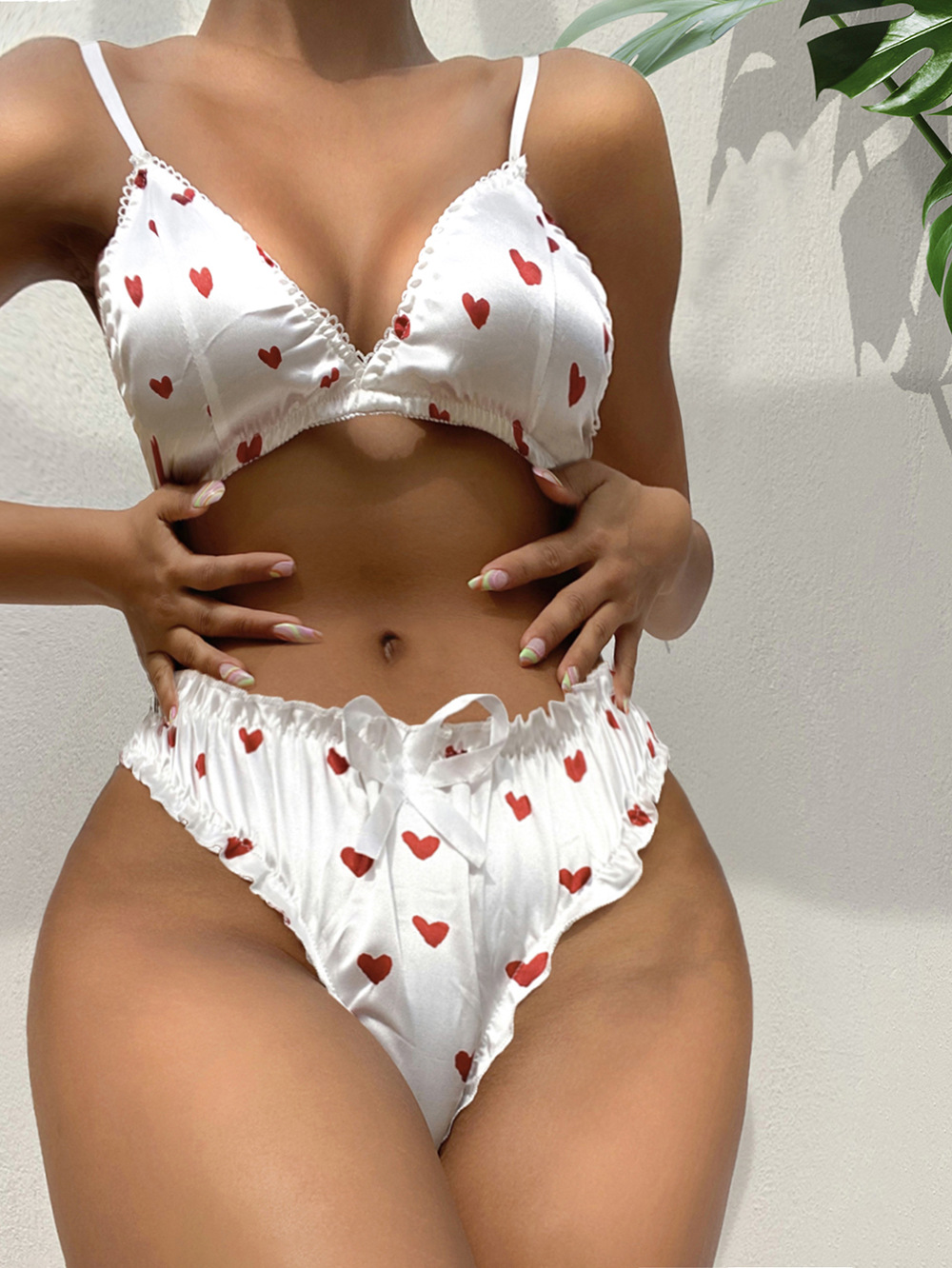35g Weight Sexy Feel Of Sensation Sleeveless Sleeve Length Low Waist Panties Waist Briefs Panties Style Sexy Lingerie Lingerie Type Nylon, Satin Fabric Type Sexy Lingerie Sets Sets Type Wireless Bra Bra Style 2 Pieces Set Quantity Party Occasion Strap Neckline Heart Shape Pattern Triangle Cup Bra Cup All Seasons Season Women's Gender Printing Design Sexy Style Heart Shape Wireless Bra Sexy Printing Low Waist Briefs Sexy Lingerie
