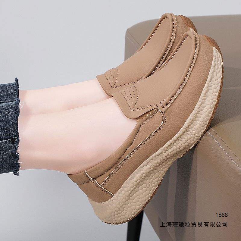 Waterproof PU leather slip-on shoes, comfortable, lightweight, soft-soled, suitable for walking outside, shock-absorbing, wear-resistant, thick-soled, non-slip for mothers in the kitchen Waterproof PU leather slip-on shoes, comfortable, lightweight, soft-soled, suitable for walking outside, shock-absorbing, wear-resistant, thick-soled, non-slip for mothers in the kitchen
