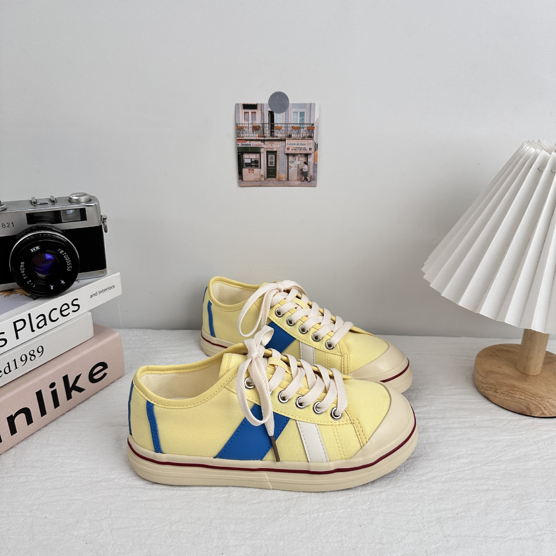Zapatos casuales de onda lejana para mujer 2025 nuevos zapatos blancos zapatos de mujer de verano zapatos de lona zapatos de plataforma de color de contraste de todo fósforo
