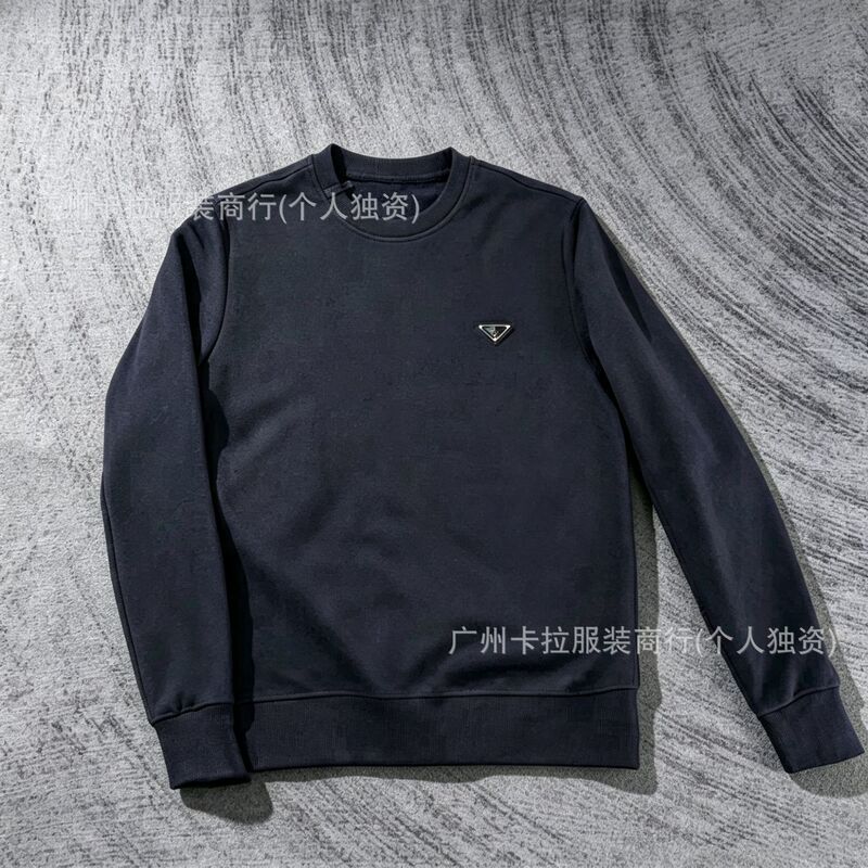 Foreign trade cross-border autumn and winter round-neck sweatshirt with metal leather triangle logo and classic letter logo for men and women Foreign trade cross-border autumn and winter round-neck sweatshirt with metal leather triangle logo and classic letter logo for men and women