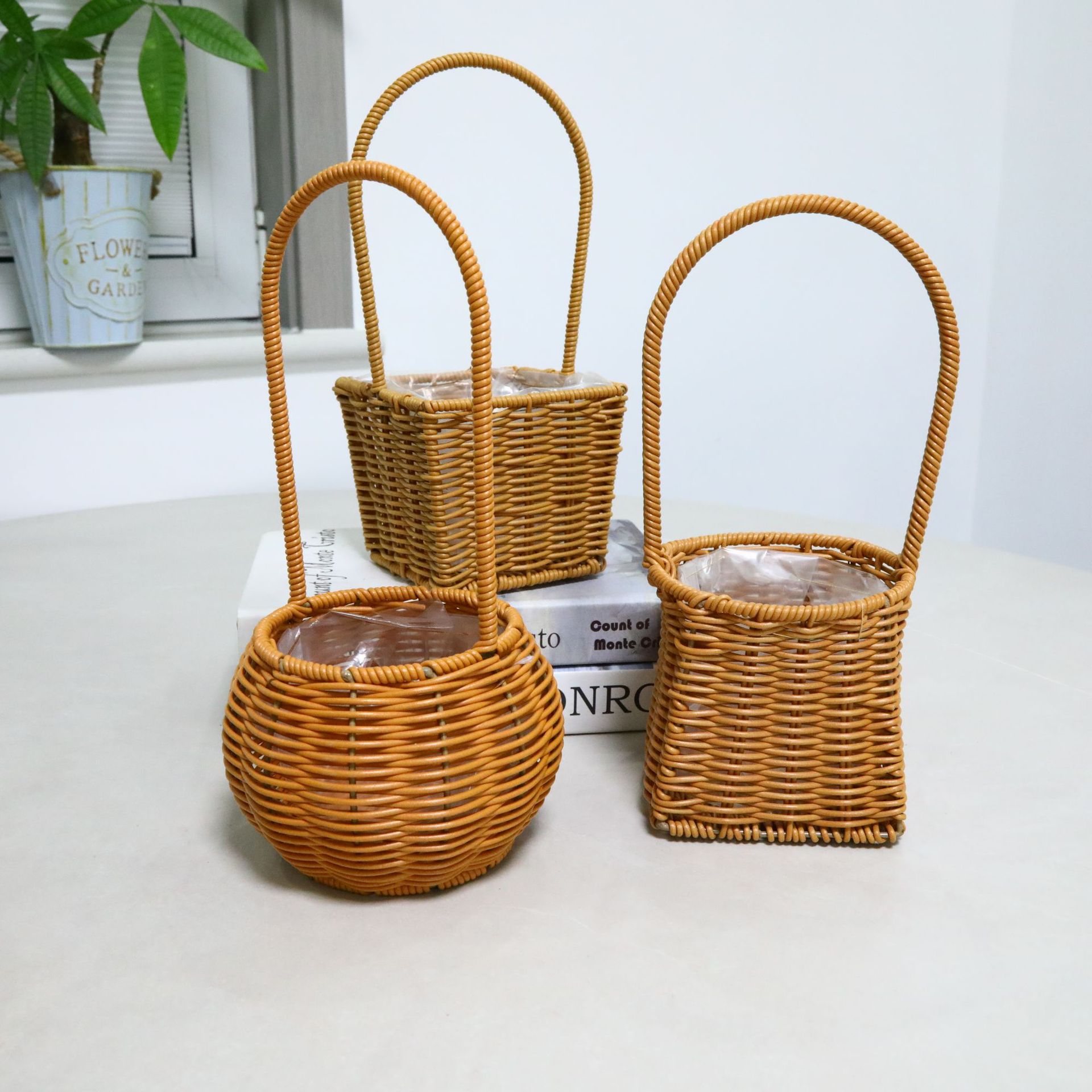 Cestas de mano tejidas a mano de plástico de caña decorativa flor seca canasta de flores portátiles canasta de regalos al por mayor