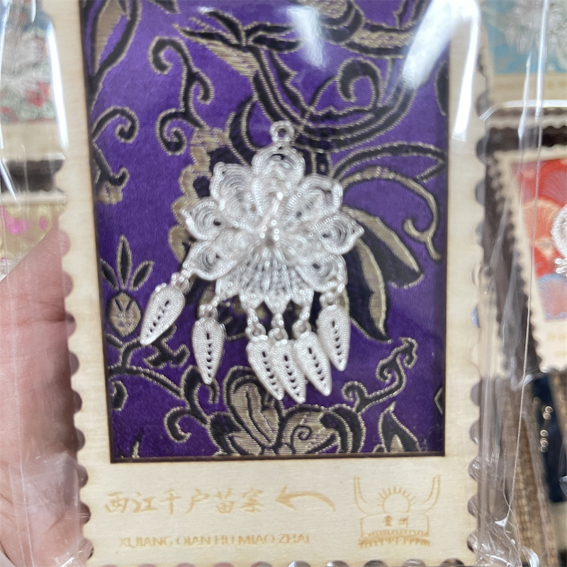 貴州省のミャオ族の特色ある織物の冷蔵庫用マグネット、ミャオ族の銀製品を模したお土産、工芸品、卸売、民族風|undefined
