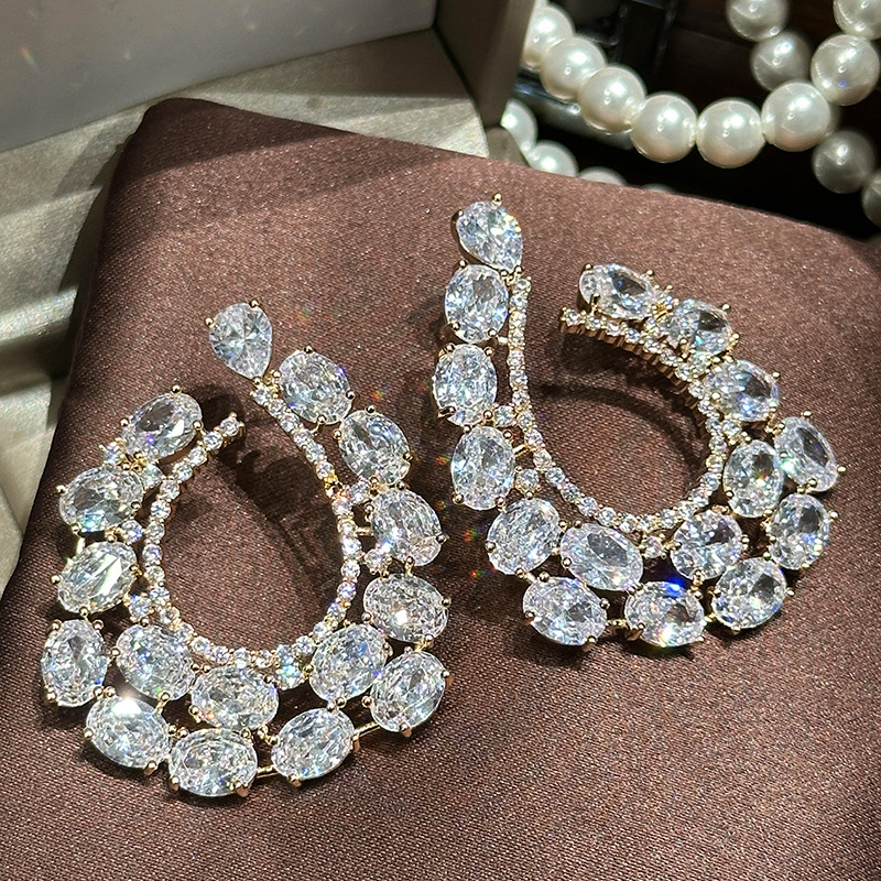 Elegant geometric earrings with zircon drop-shaped for bride