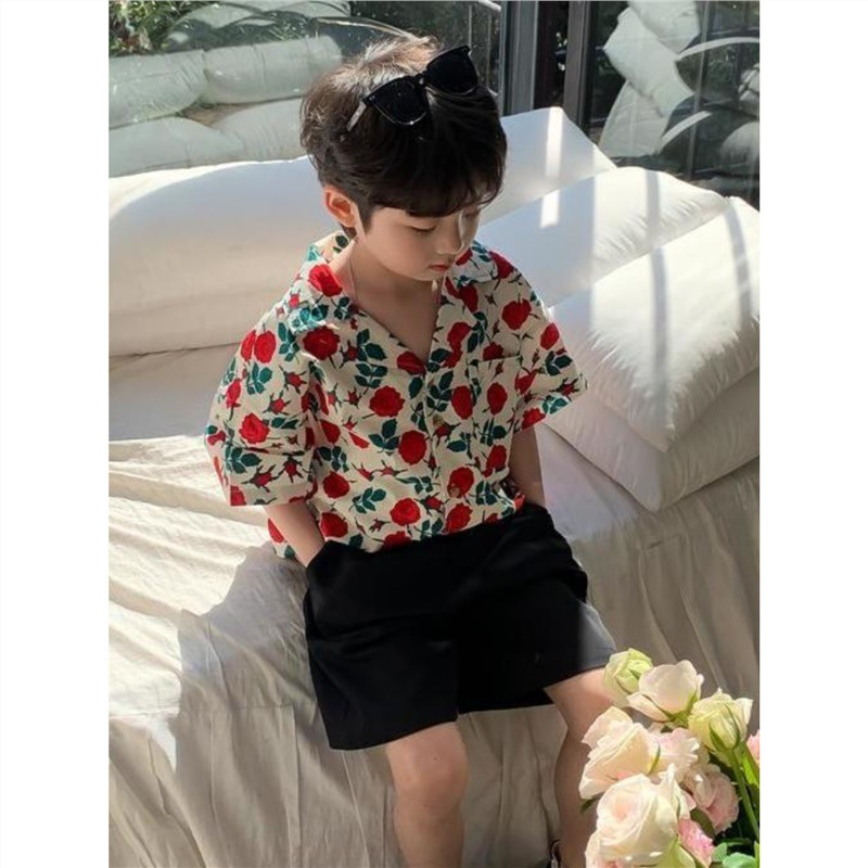 Camisa floral de estilo Hong Kong para niños ropa de verano para niños 2023 nueva camisa de bebé frita para niños de la calle camisa suelta de manga corta de moda