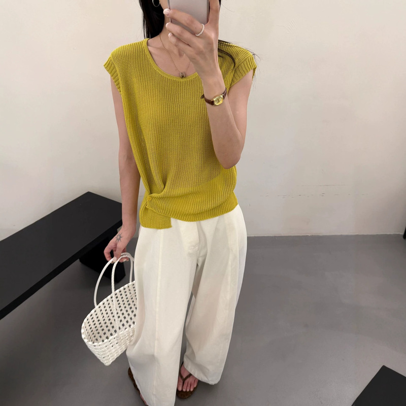 Korean Style Round Neck Waist-Cinching Buttoned Knit Top for Women, 2025 Summer New Sleeveless Youthful Versatile Round Neck Top Korean Style Round Neck Waist-Cinching Buttoned Knit Top for Women, 2025 Summer New Sleeveless Youthful Versatile Round Neck Top