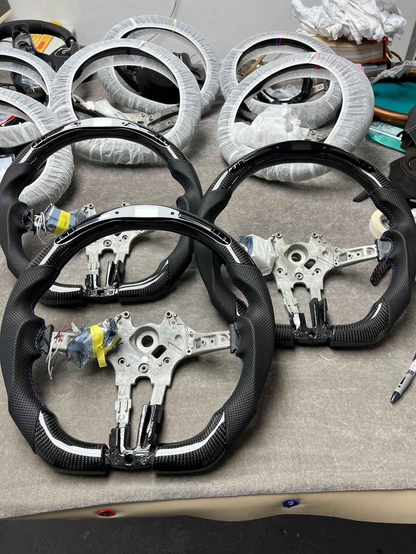 Popular in foreign trade, suitable for BMW F chassis 3 Series, 5 Series, X3, X5, M3, M6 carbon fiber car steering wheel modification and customization