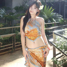 韩版游泳衣女款2025新款度假风油画短款背心女士性感分体比基尼