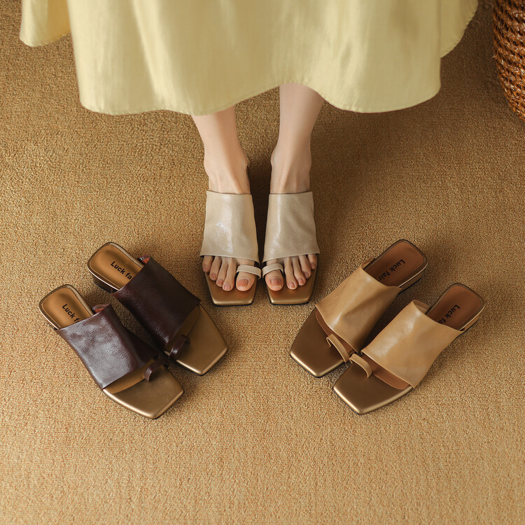 Fashionable casual mule square toe