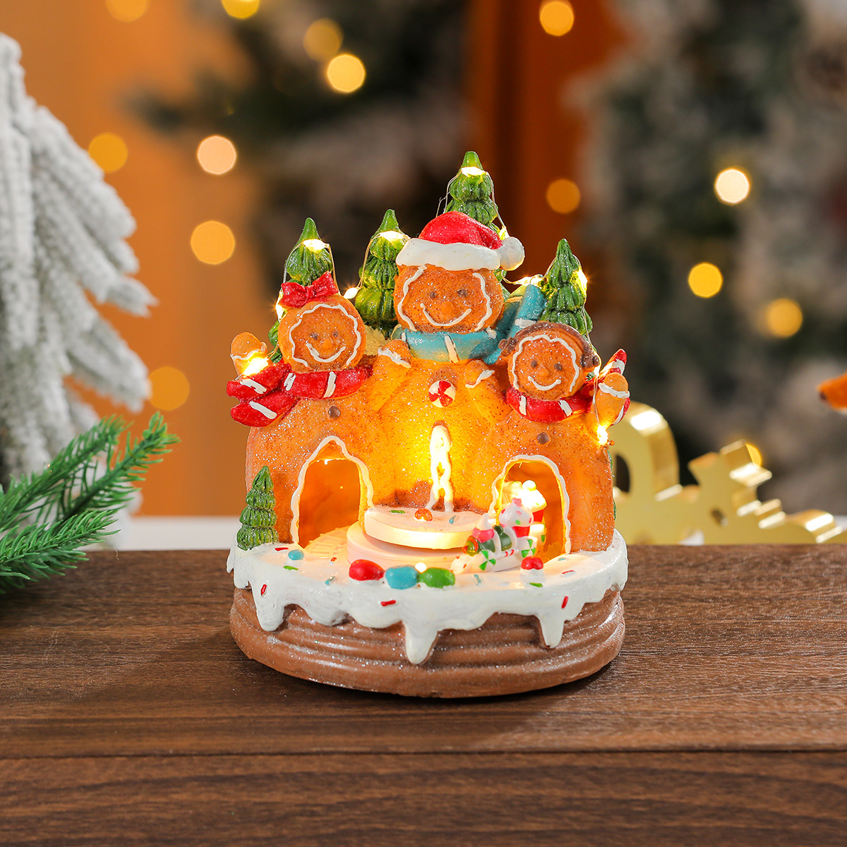 Una variedad de adornos de caja de música luminosa de resina giratoria de Navidad, adornos de tren giratorio, regalos de Navidad