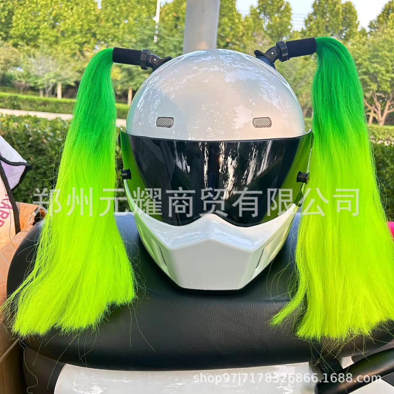 2 Helmet Dreadlock Ponytail Decorations with Large Suction Cups, Unisex, Suitable for Electric Vehicles and Motorcycles