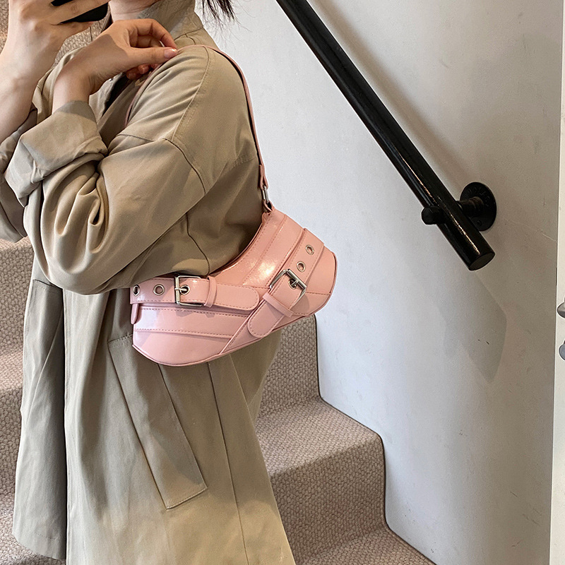 Alta sensación de bolso público plateado para mujeres 2024 nueva moda super caliente bolso de brazo de hombro exquisito bolso pequeño versátil