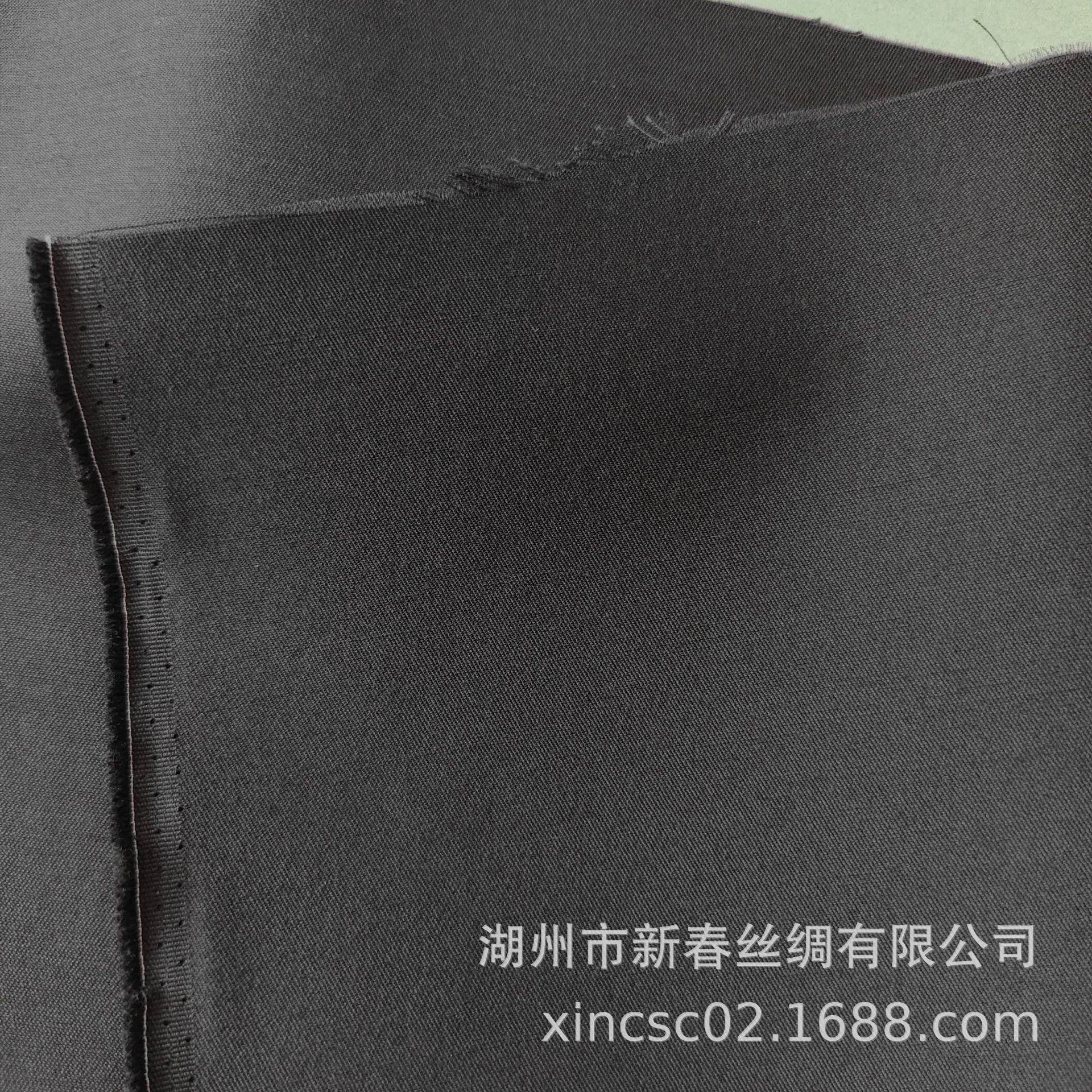 真丝羊毛交织面料32姆米丝毛斜纹秋冬新款时装面料