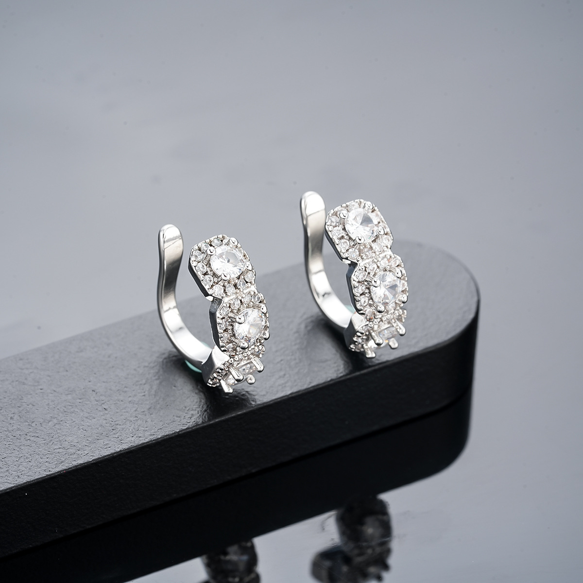Ice Full Diamond Cuff Non-Pierced Clip For Men European And American Niche Personality Large Sugar Cube Sparkling_voghion.com