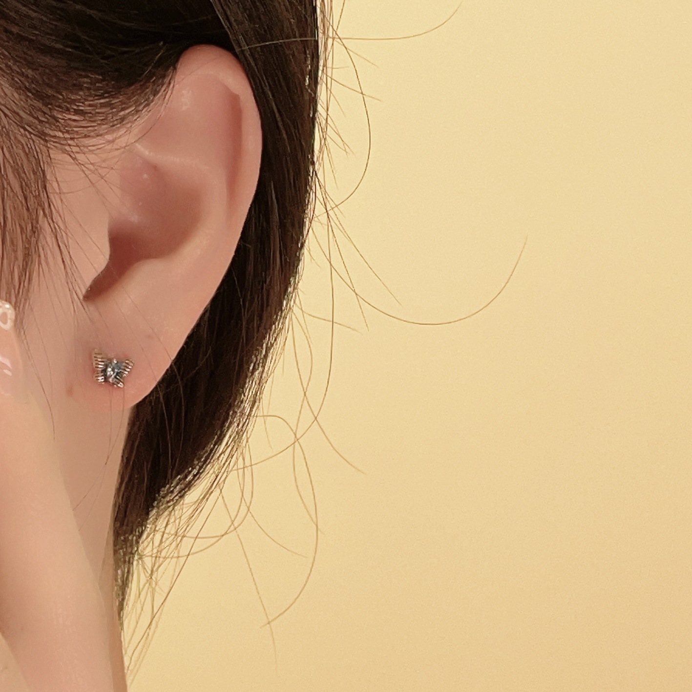 Green small sophisticated cute elegant fashionable trend earrings