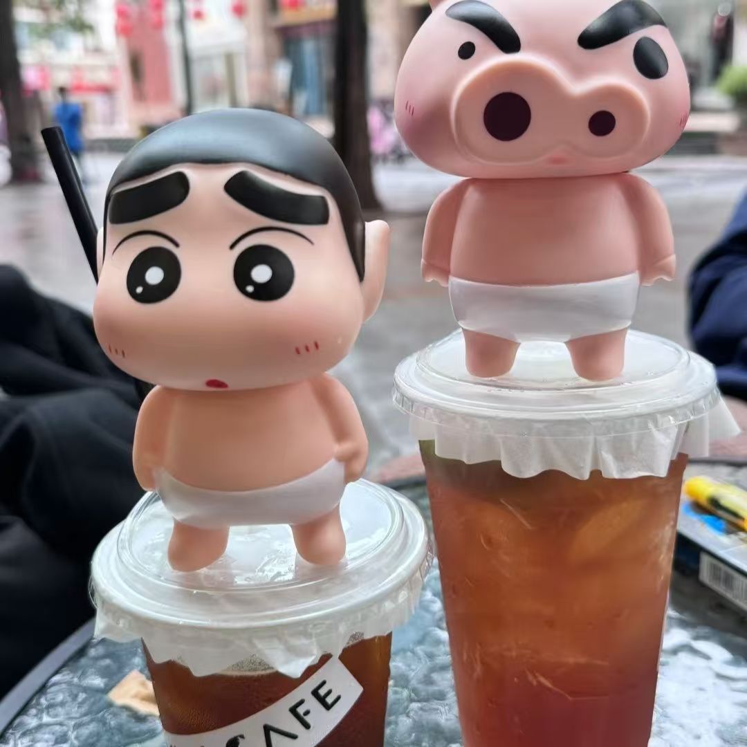 Orinando Crayon Shin-chan trasero desnudo muñeca de coche baño Zuoweimen decoración colgante de coche caja trasera decoración de muñeca