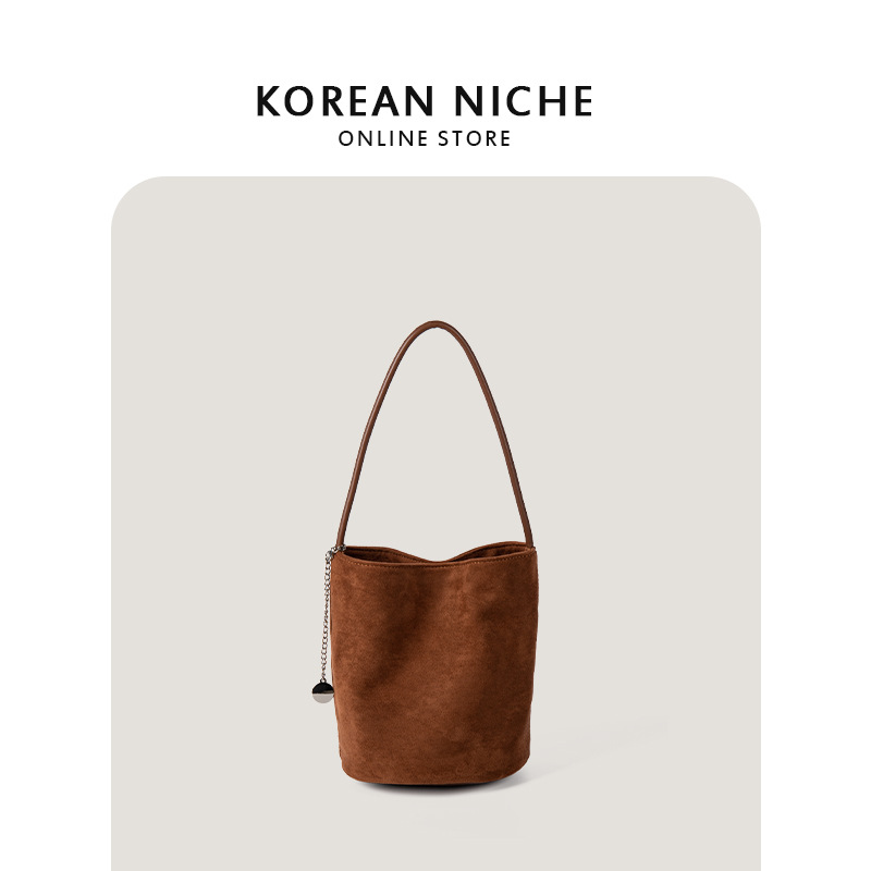 2024 Autumn and Winter New Japanese and Korean Niche Ins Soft Suede Shoulder Armpit Bag for Women Simple Versatile Bucket Bag