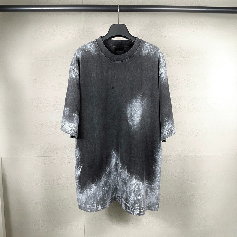 High-end B-brand 2026 new model short-sleeve T-shirt with front and back letter logo embroidery, hand-painted graffiti, washed and distressed finish
