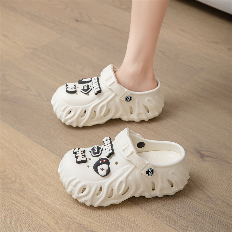 Zapatos con agujeros de suela súper gruesa con sensación de mierda, zapatos ligeros de playa de verano Baotou para mujer, sandalias y zapatillas de dos uso transpirables y antideslizantes EVA