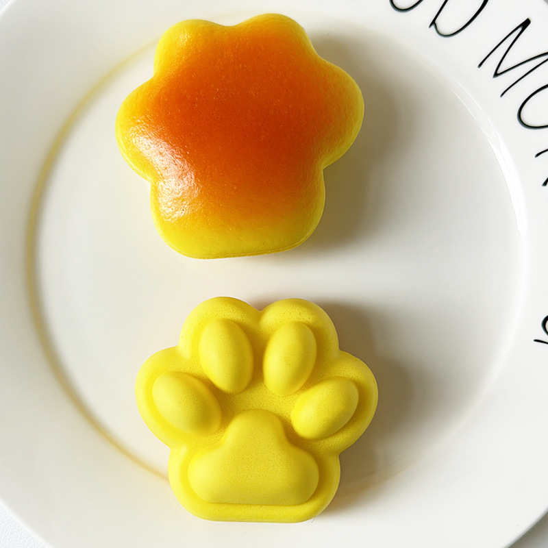 큰 고양이 발 빵