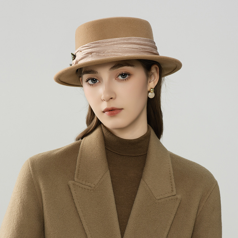 Mũ len beanie nữ phối satin hoa Pháp, phong cách thu đông — màu be