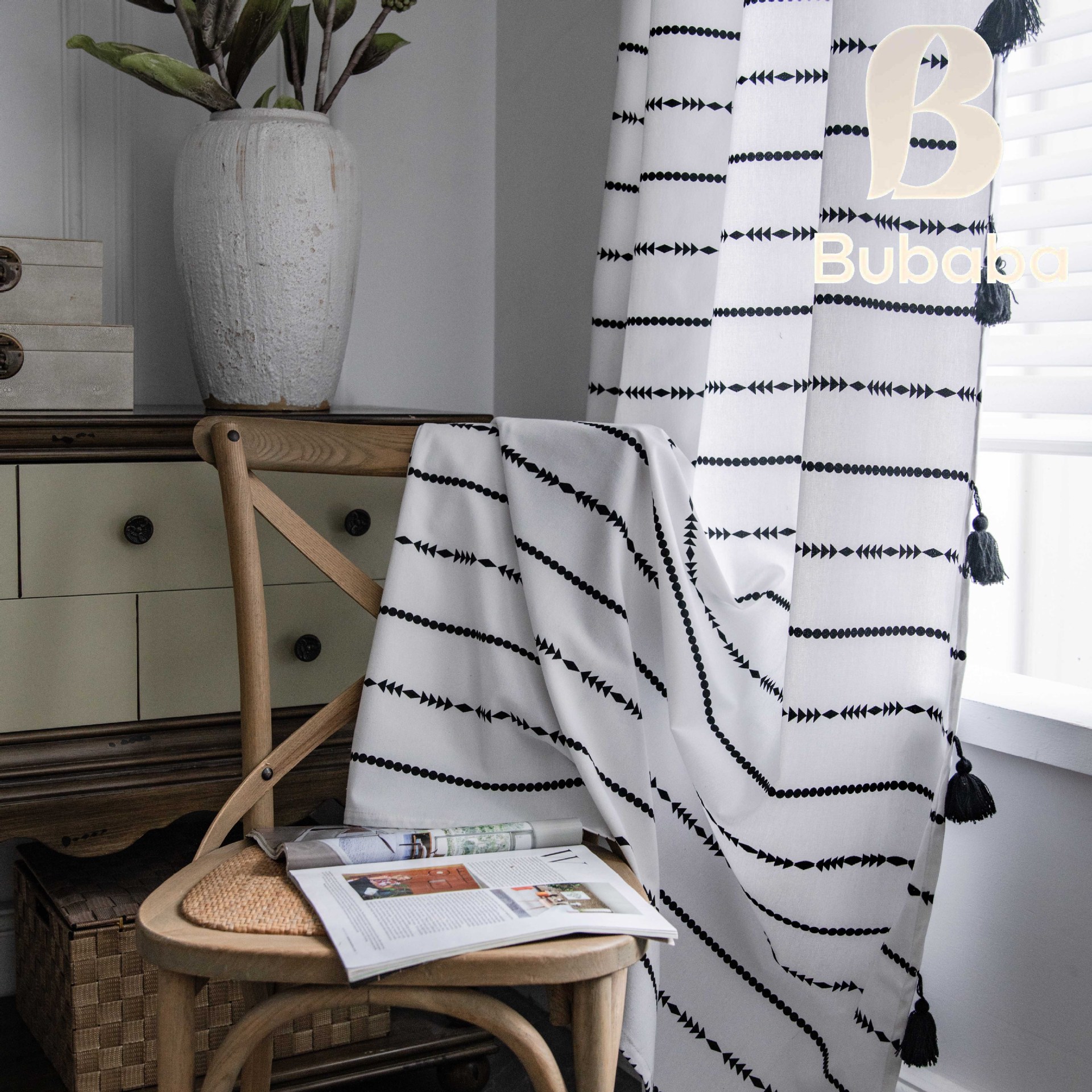 Cortinas blackout boho às riscas de algodão e linho quarto_voghion.com
