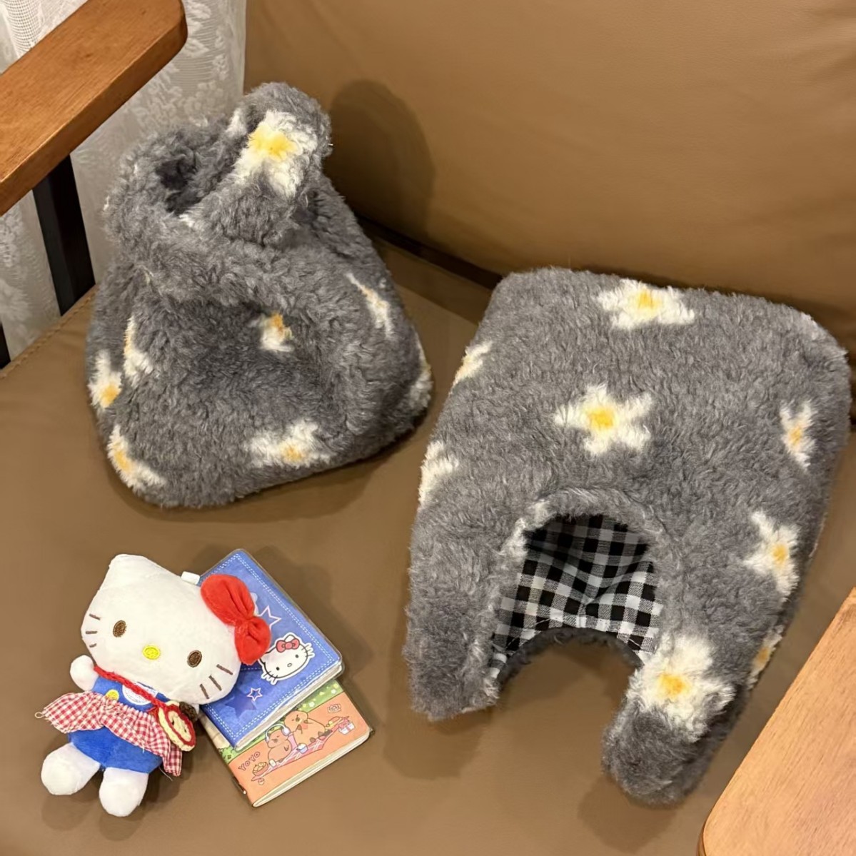 2025小花可爱秋冬新款手提包毛绒韩版羊羔包波点通勤手拎包原创