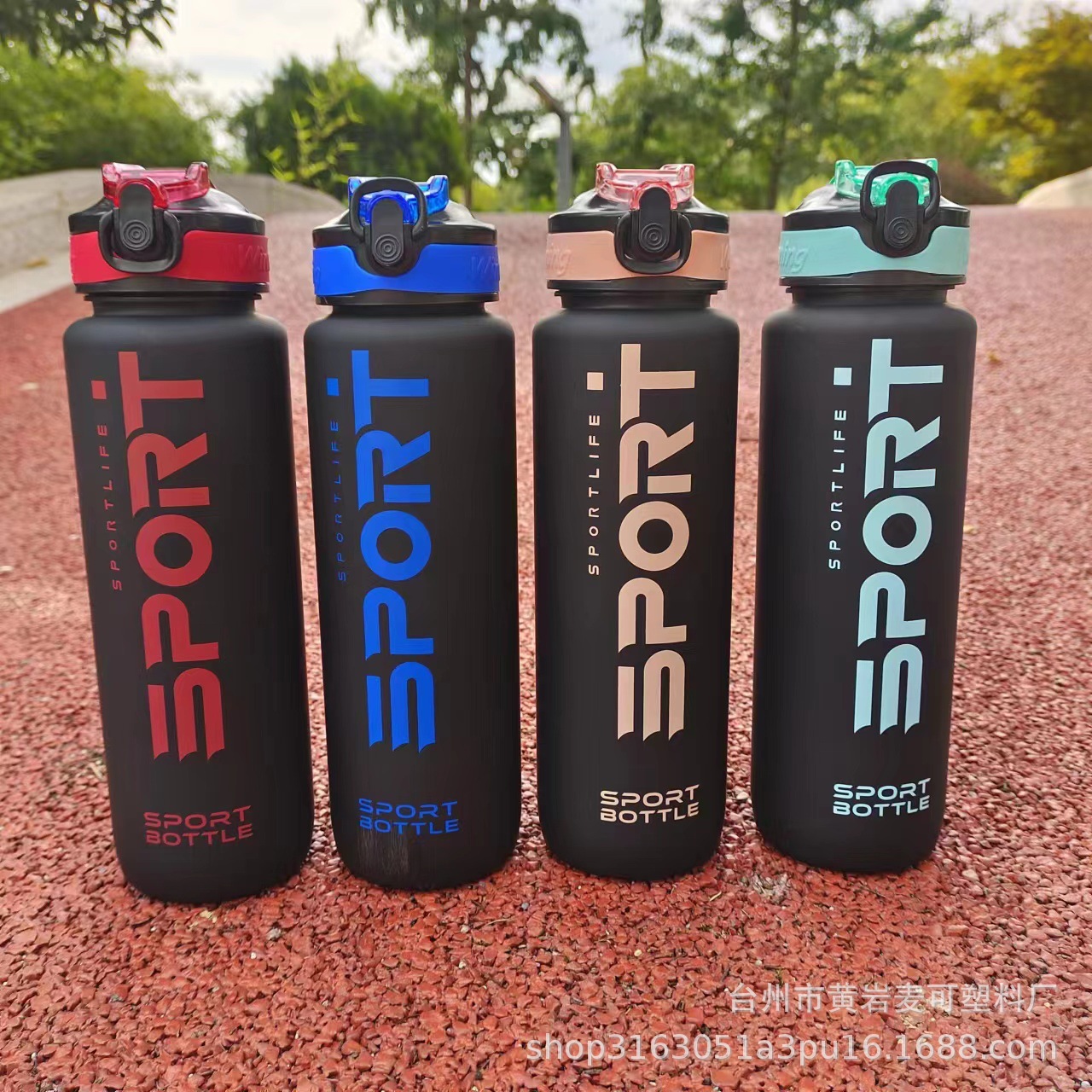 Taza de agua de plástico con cubierta de rebote y cuerda portátil, diseño simple con letras, boquilla para botella de agua deportiva al aire libre, taza con escala.