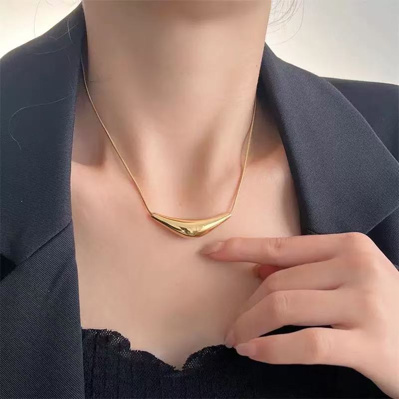 All-Over Titanium Steel Real Gold Electroplating Elegant Geometric Elbow Necklace Fashion European and American Fashion Accessories High-End Factory Price
