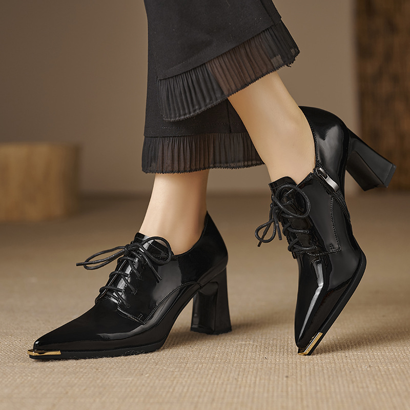 Giày cao gót nữ mũi nhọn da bò sơn đen gót vuông 8 cm — Da bò sơn đen