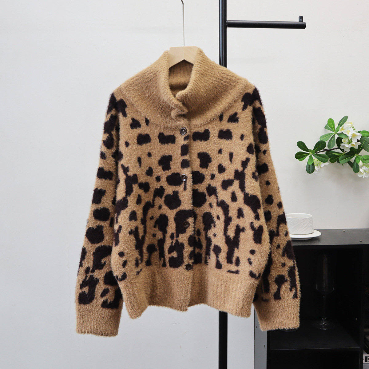 2025秋冬新款复古豹纹高领仿水貂绒针织开衫宽松慵懒风毛衣外套女
