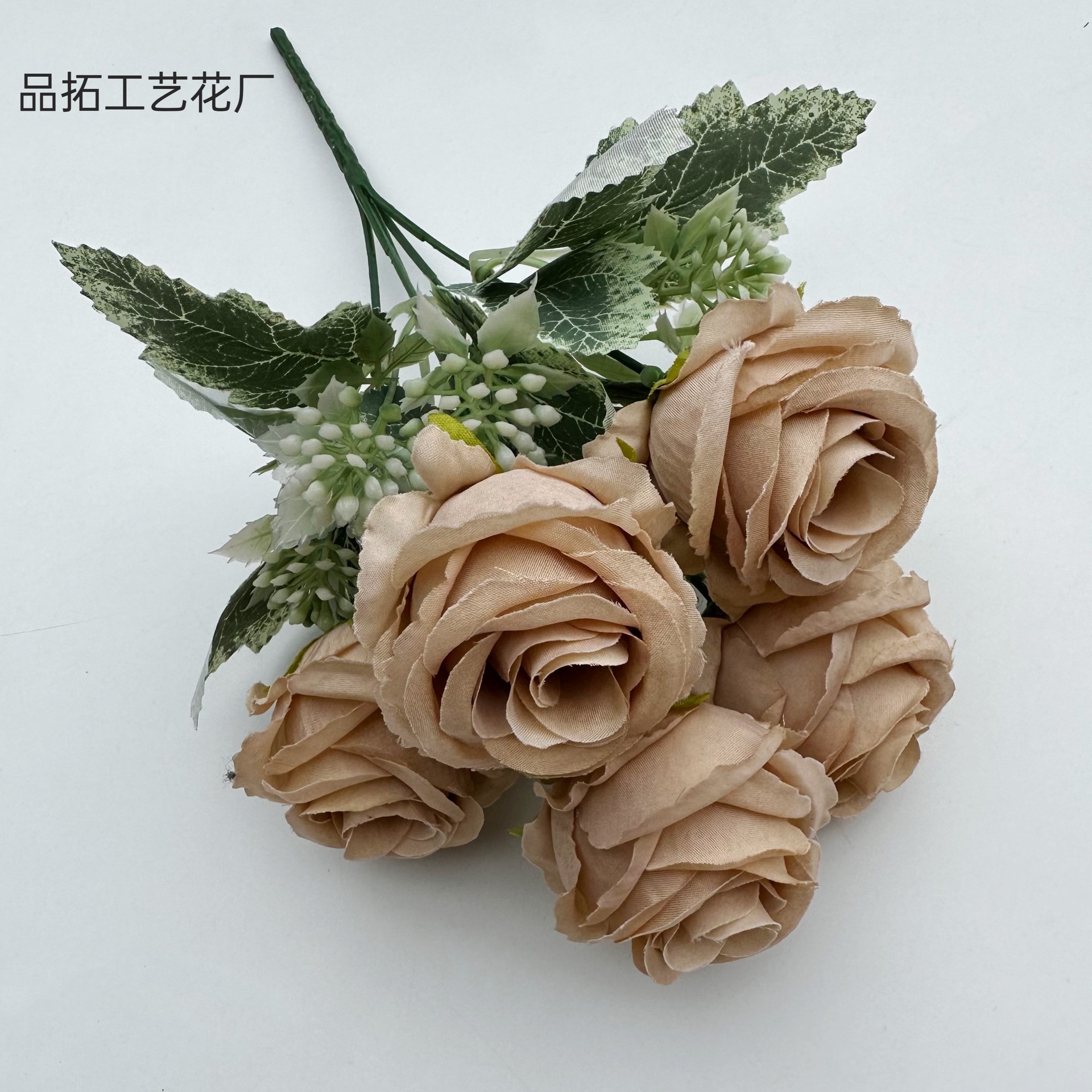 연한 갈색